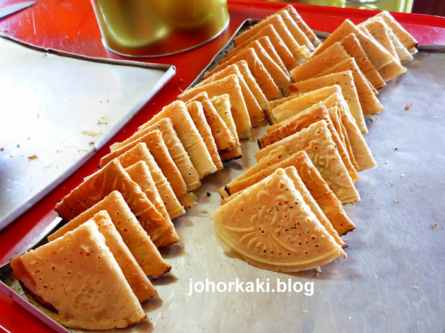 Chinese New Year Traditional Goodies. Kueh Kapit 雞蛋捲 |Tony Johor Kaki