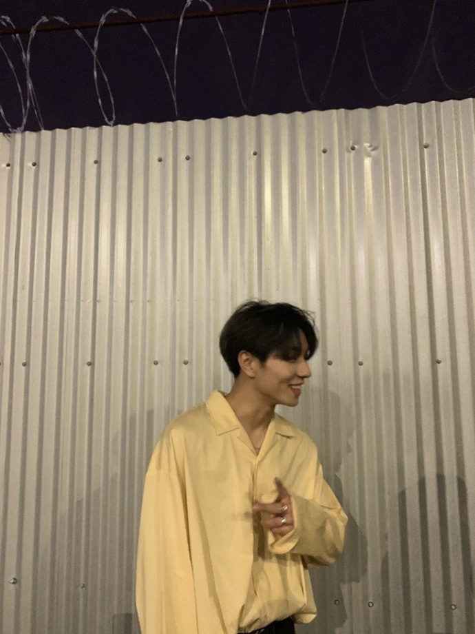 내기준 웃을때 눈웃음이 귀여운 남돌 | 인스티즈