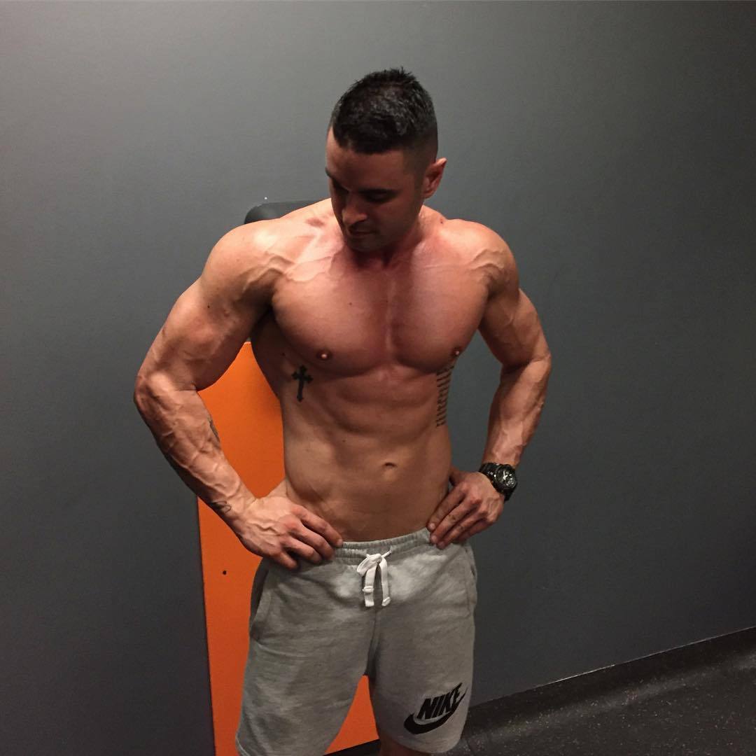 fit-gym-bro-shirtless-strong-veiny-slim-body