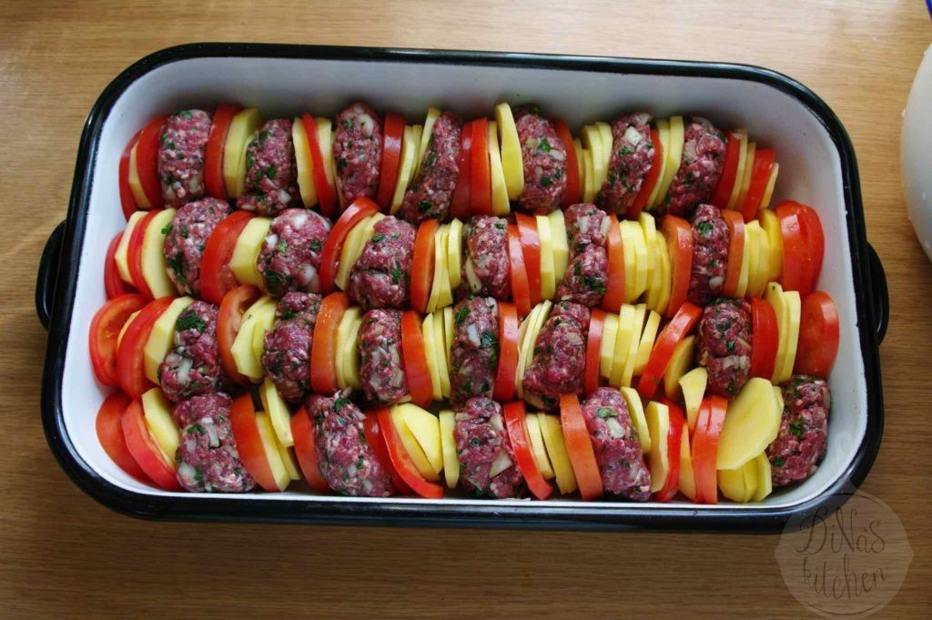 Kafta Bi Siniyyeh with Potatoes and Tomatoes