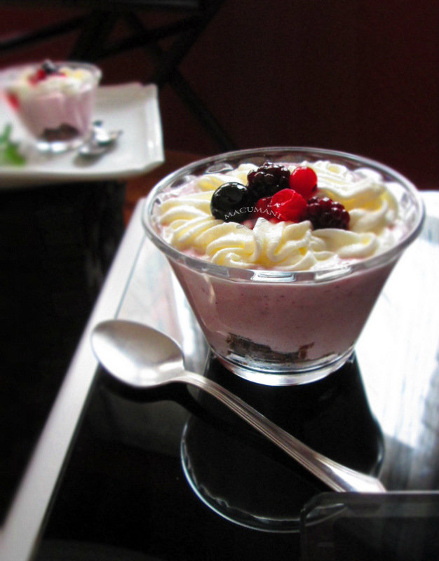 RECETAS DE MACUMANI ESPUMA DE QUESO CON FRUTOS ROJOS