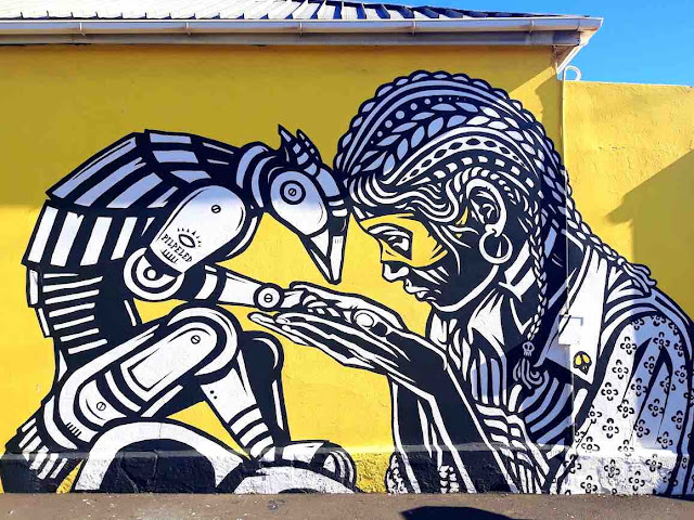 Yellow and black mural by Israeli artist Pilpeled in Cape Town
