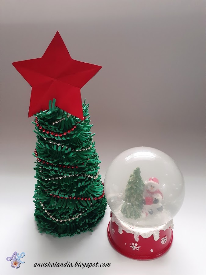 Árbol-navideño-con-goma-eva-Anuskalandia