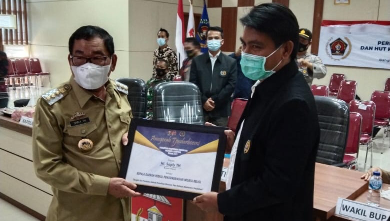 Peringatan HPN 2021, Bupati Saply Dapat Penghargaan Tjhindarboemi Dari PWI Lampung
