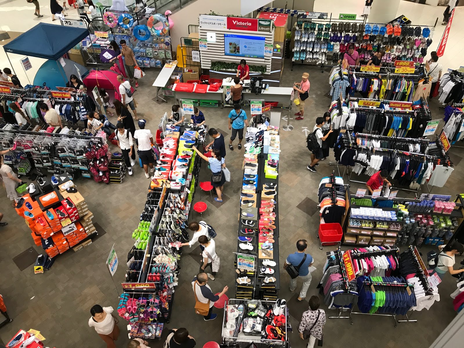 越谷レイクタウン Victoria夏のスポーツ祭り 海レジャー用品 お買得シューズ ウェア大放出