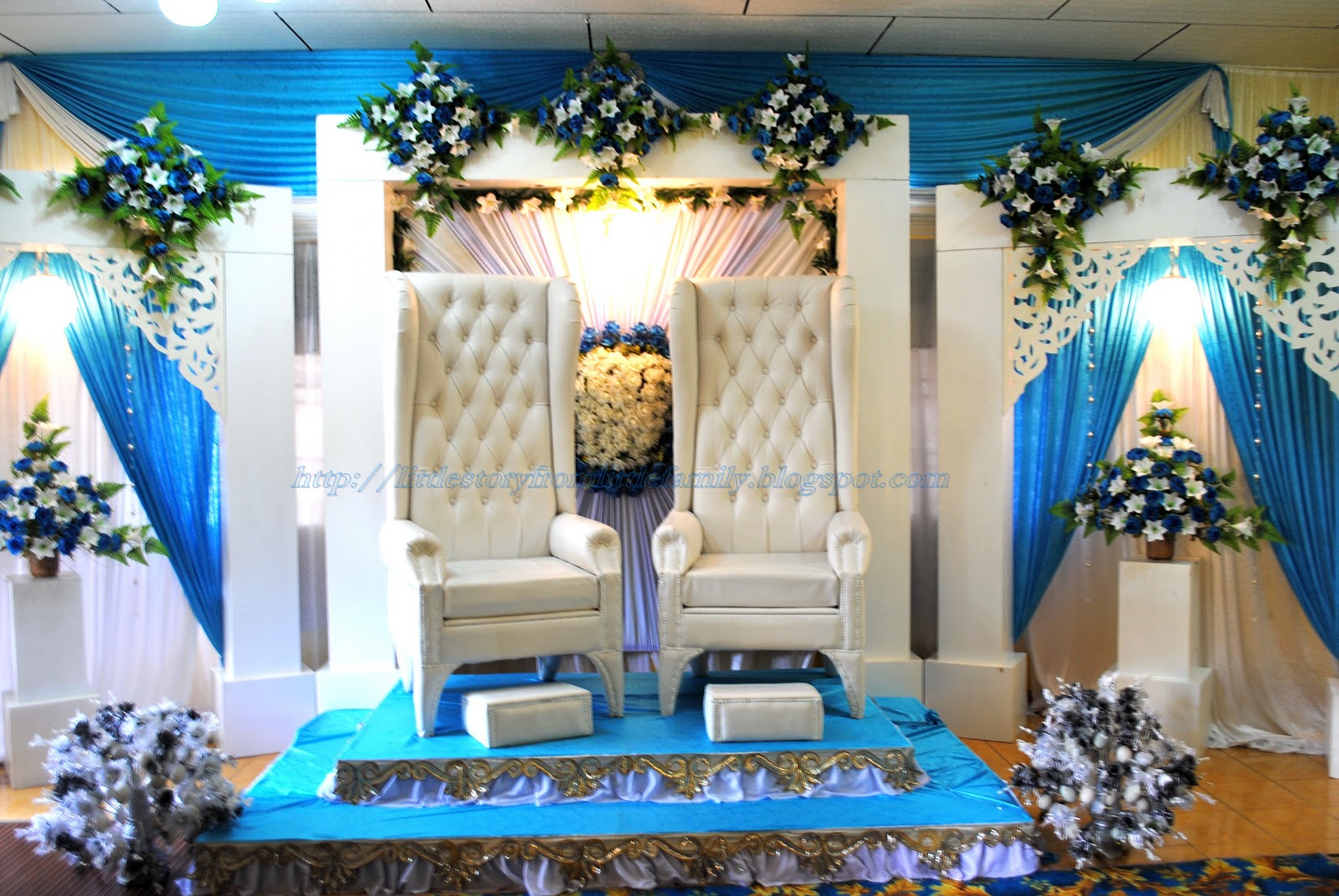 gaun pernikahan warna biru 