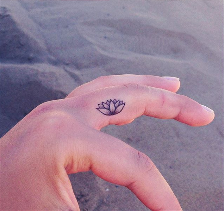 Fingers Tattoos Ideas For Women.