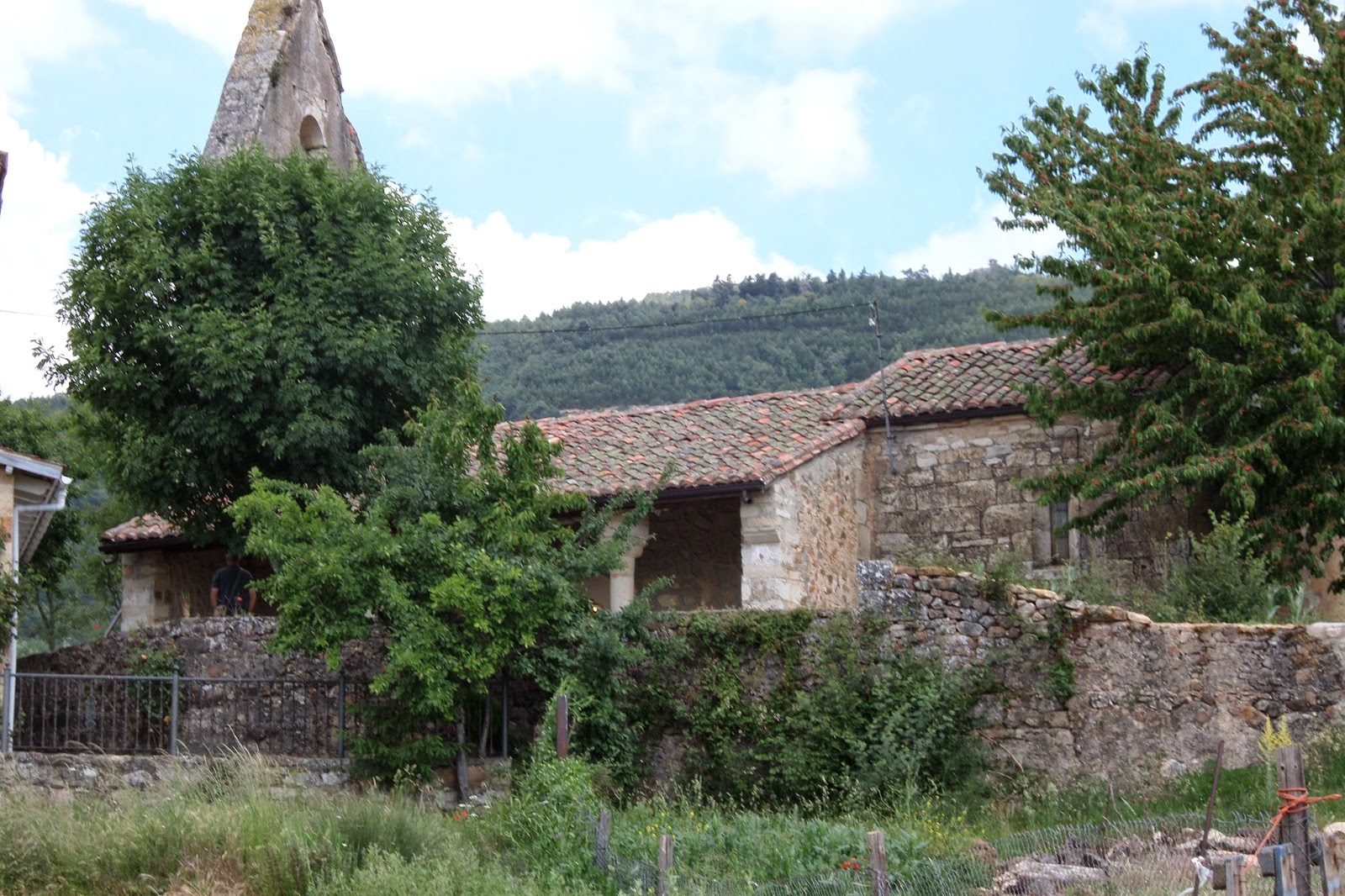 el maragato LA IGLESIA DE BARRIO DE LAS OLLAS