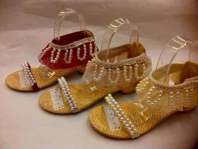 Eceran & Grosir kualitas sepatu anak anak dan baju di Jakarta Indonesia