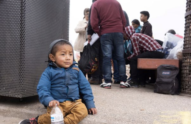 ICE drops dozens more migrants at Phoenix bus station; volunteers overwhelmed 