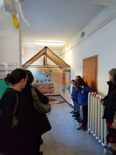Via Viaggiatori del tempo e la capanna preistorica-scuola Borgo Antico