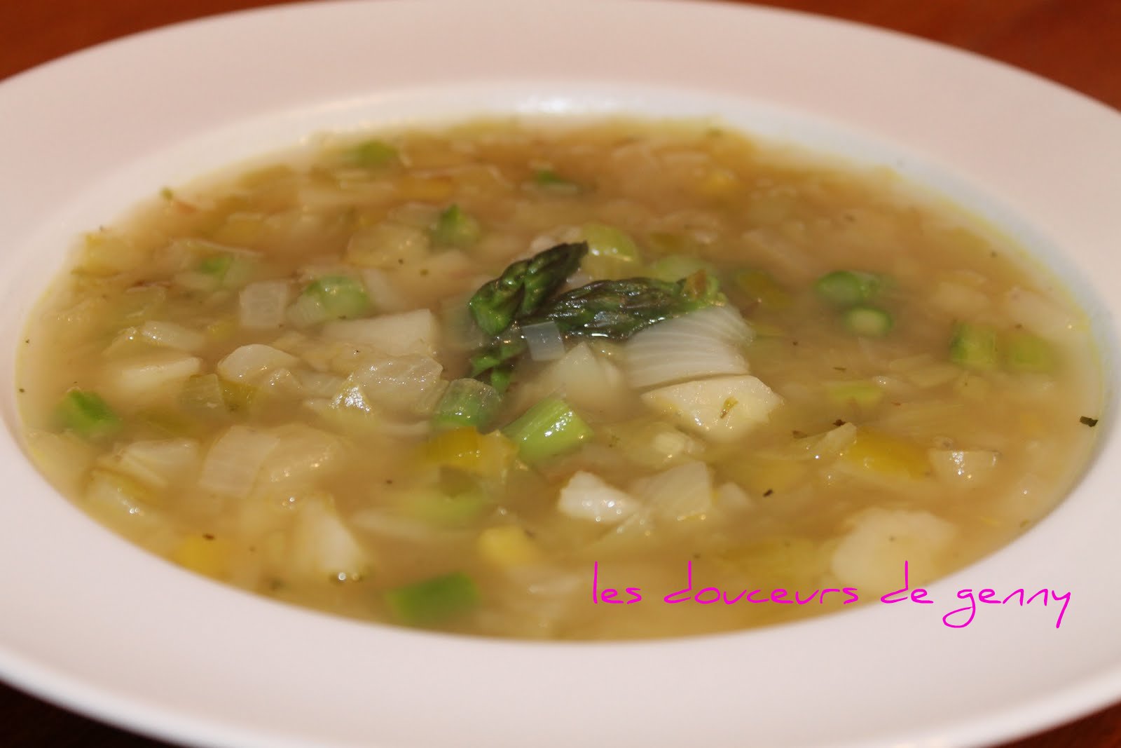 Les douceurs de genny SOUPE AUX POIREAUX ET ASPERGES Les douceurs de genny SOUPE AUX POIREAUX ET ASPERGES