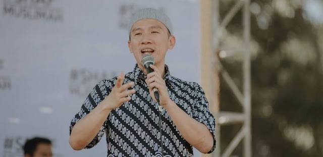 Ustadz Felix Siauw : Mohon Doakan Saudara Kita yang Suka Marah-marah dan Mempersekusi Itu Ustadz Felix Siauw : Mohon Doakan Saudara Kita yang Suka Marah-marah dan Mempersekusi Itu