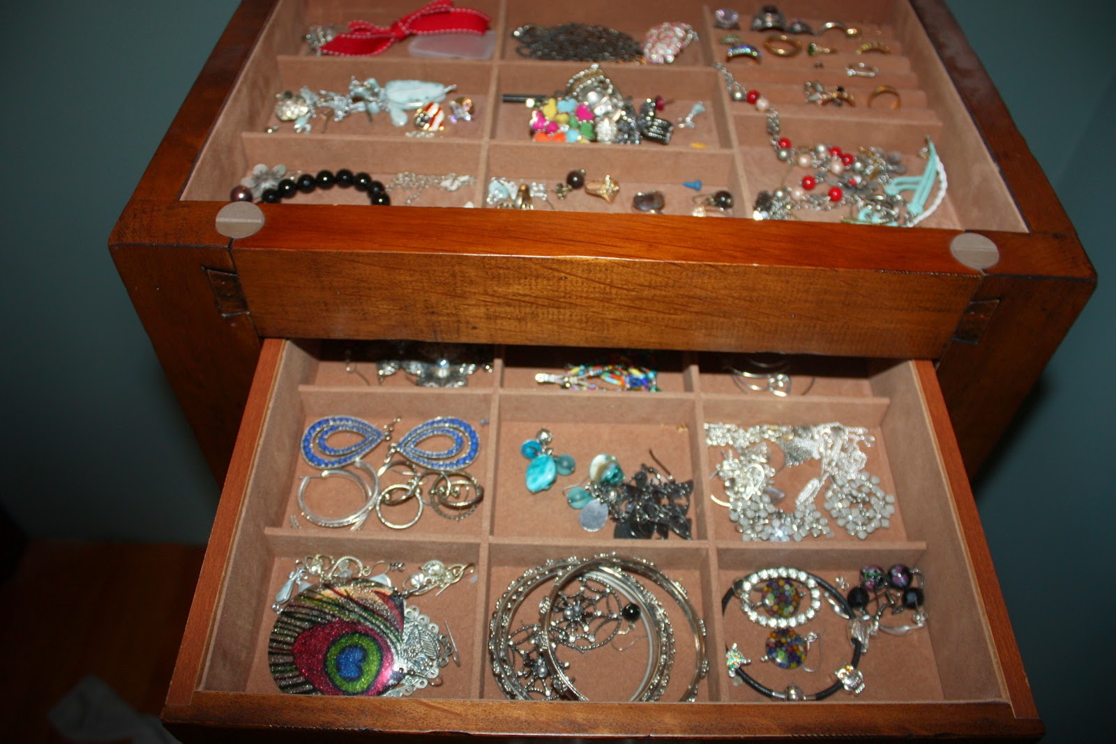 We Can Do That Too Love / Hate Jewelry Organization