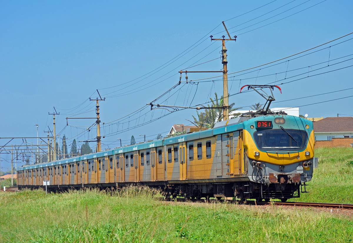 SAR CONNECTA ‎10M Metrorail set Train No. 0751 from Kelso to Durban
