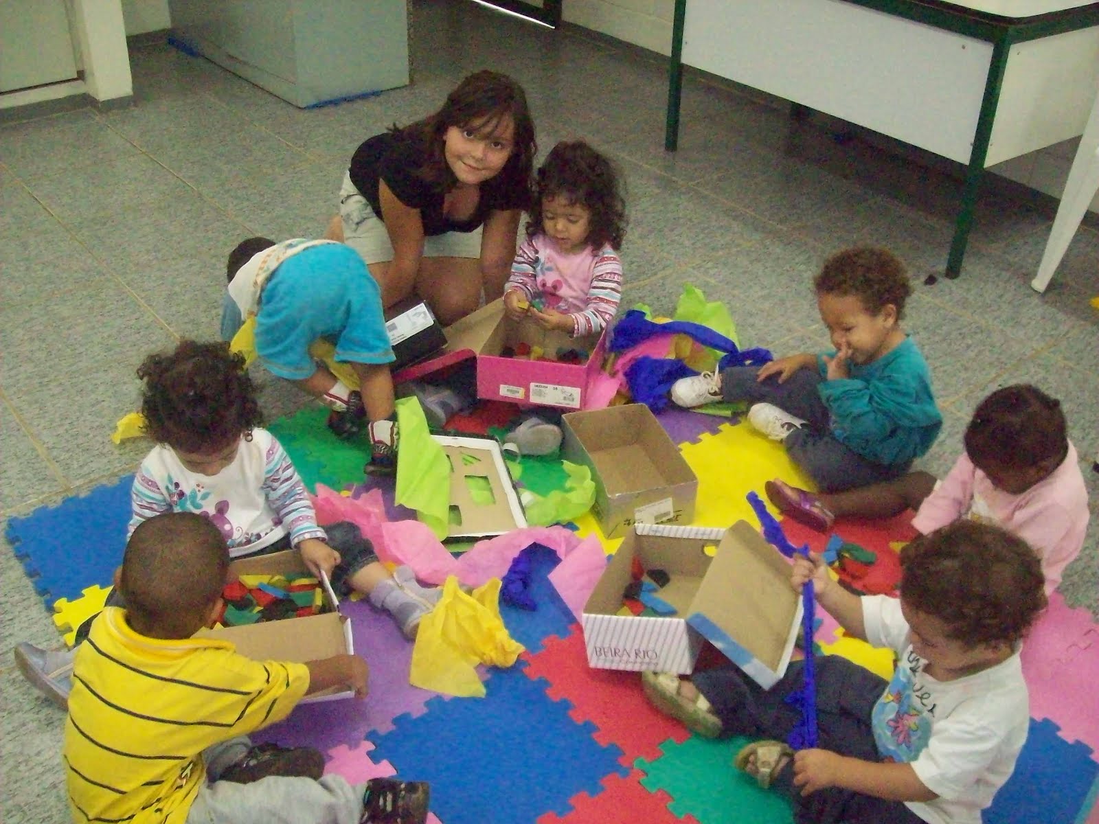 Trocando Experiências: A AÇÃO EDUCATIVA NA CRECHE