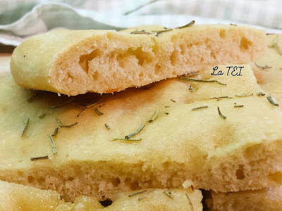 Focaccia al rosmarino con lievito madre