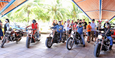 Motos e motociclistas customizados também marcaram presença na festa.