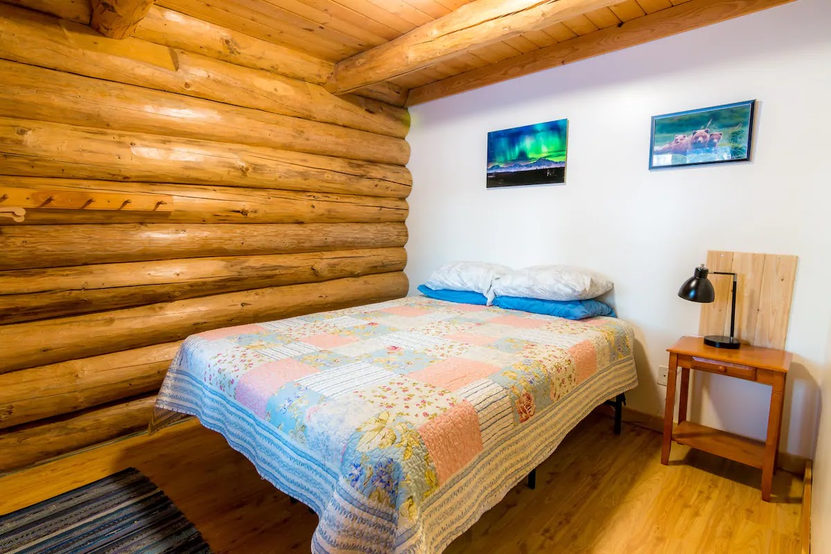 cozy-log-cabin-is-available-for-rent-on-airbnb-with-rustic-bedroom-interior