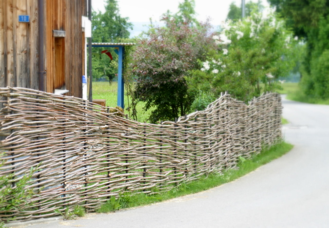 Ein schweizer garten: weiden von pavillons und flechtereien ...