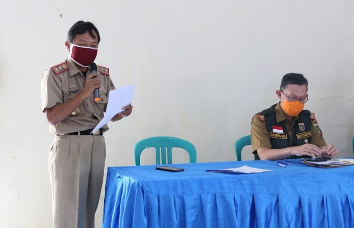 Sekdaprov Lampung Serahkan Bantuan Pangan B2SA kepada Masyarakat Terdampak Covid-19