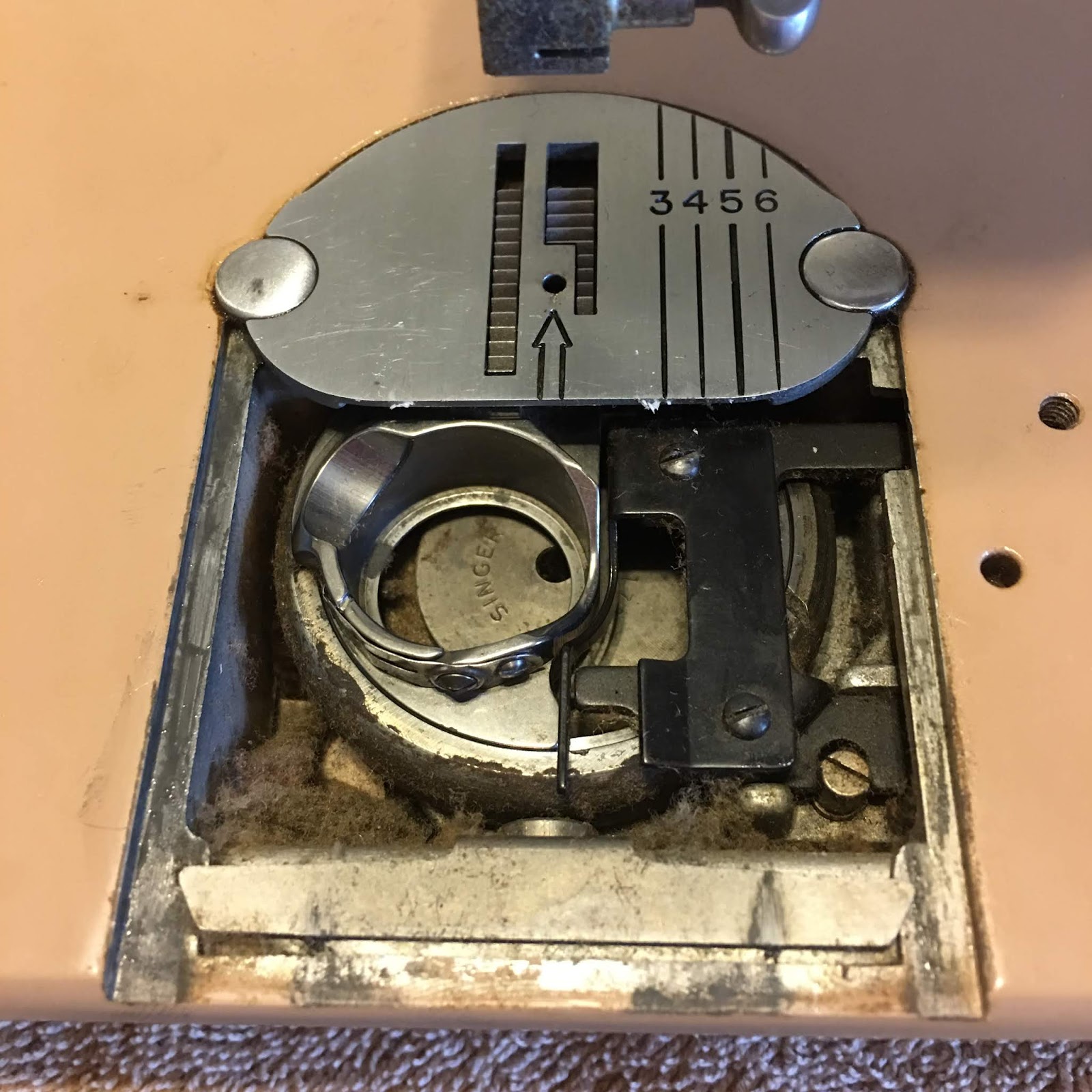 It's Daffycat: A Singer Model 404 Sewing Machine