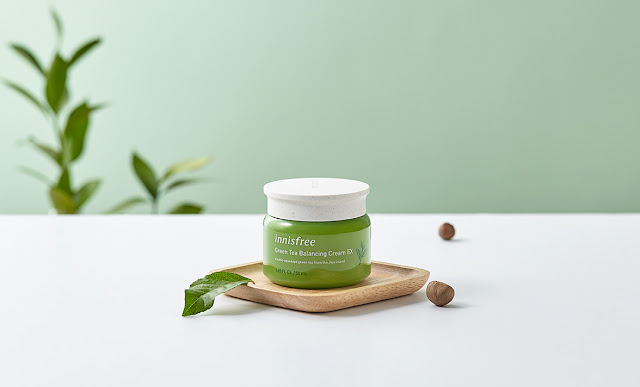 kem duong am cho da kho gia binh dan Green Tea Balancing Cream Innisfree