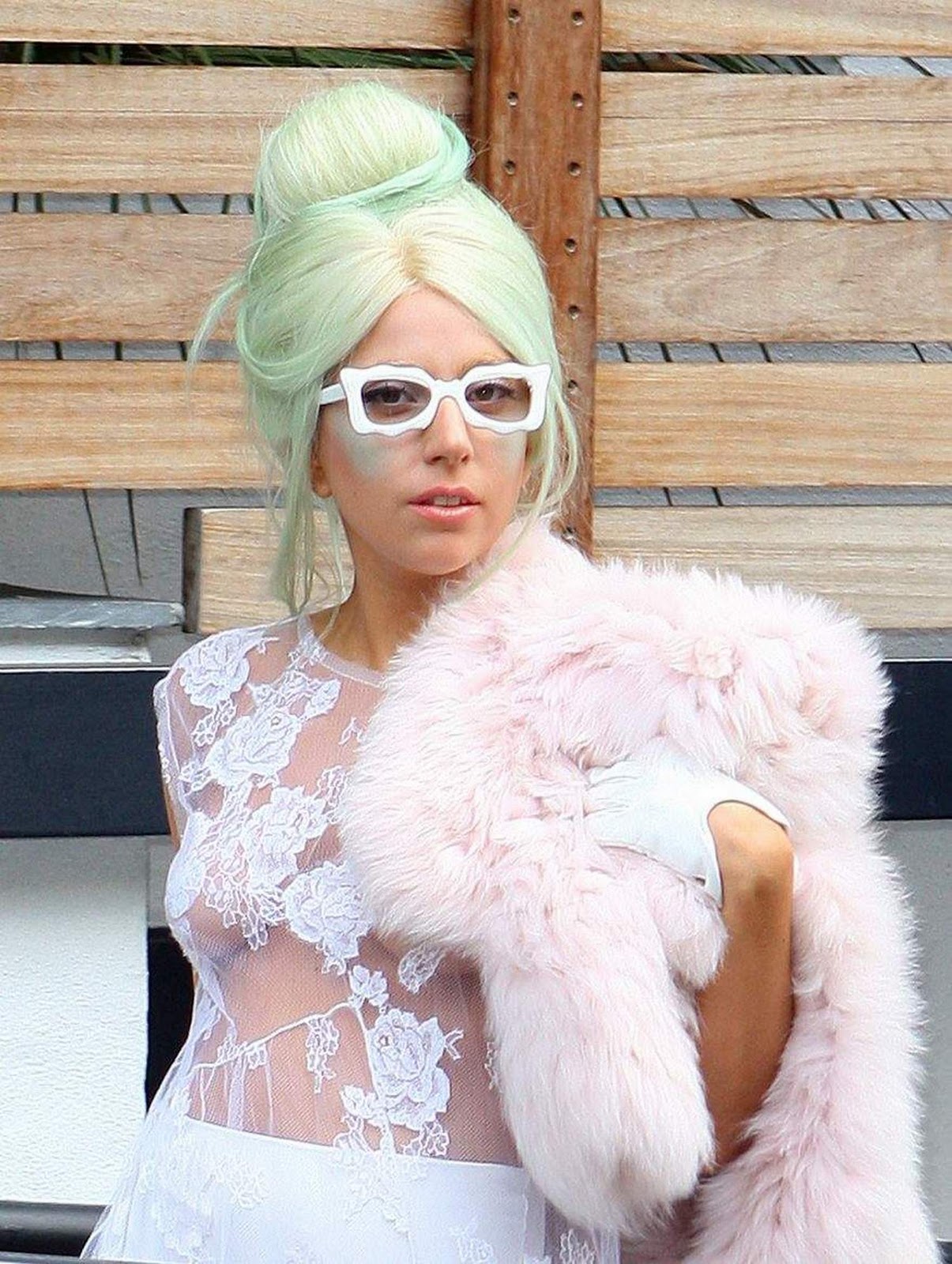 Lady+Gaga+mint+white+lace+www.ModaeAmor.