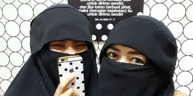 Pesan Singkat Indadari Yang Menyentuh Ini Membuat Istri Kiwil Mantap Untuk Hijrah