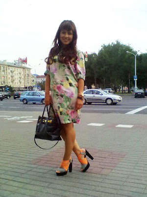 Серое платье с цветочным принтом H&M- 900руб. АКЦИЯ !!!