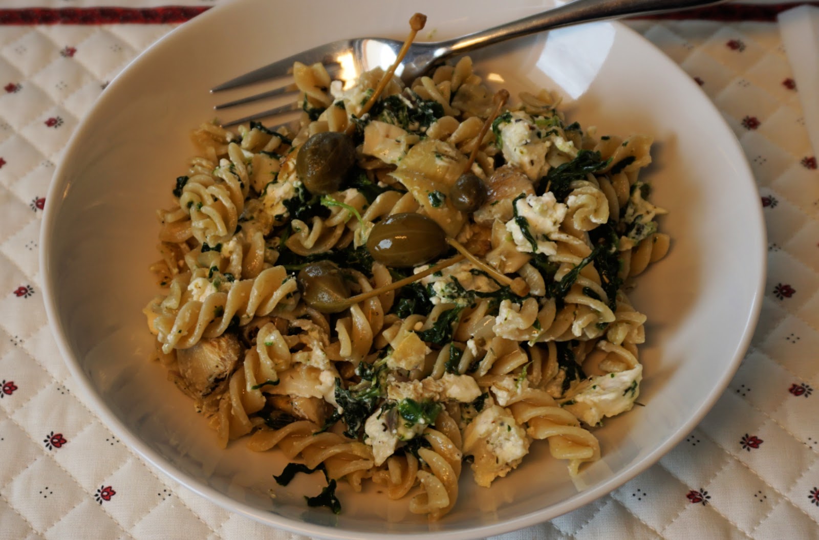 Pasta with goat cheese, spinach, artichokes and capers Hiking and