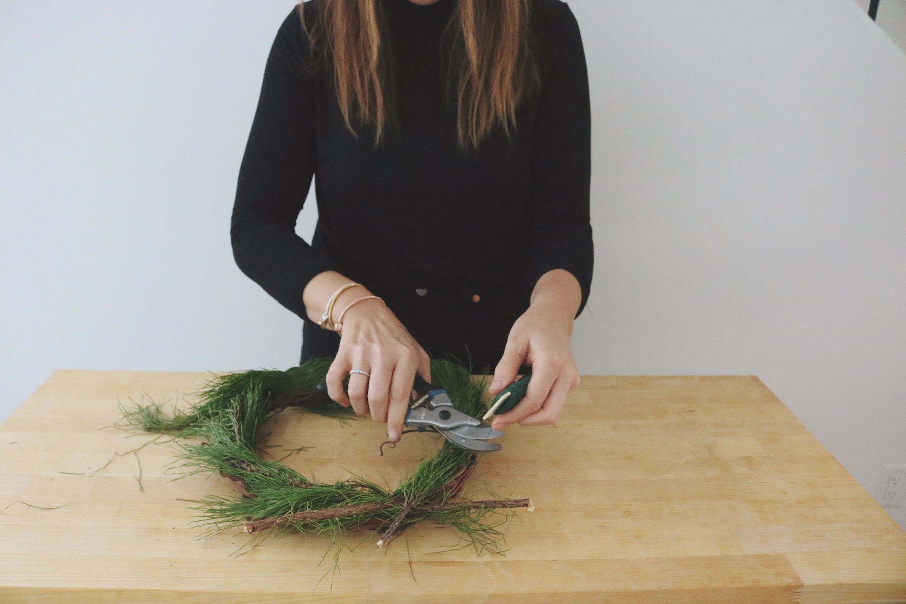 Easy winter wreath DIY