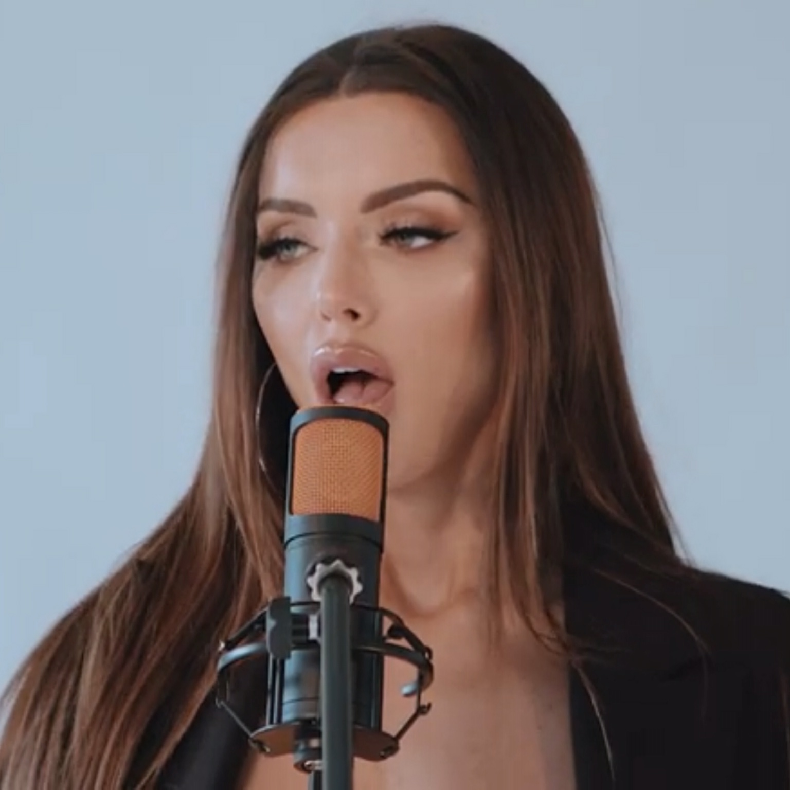 Nermina Pieters-Mekic Releases Acoustic Performance Of Her New Single