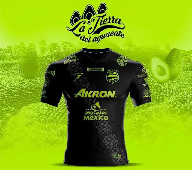 Keuka apresenta as novas camisas do Atlético Morelia Show de Camisas
