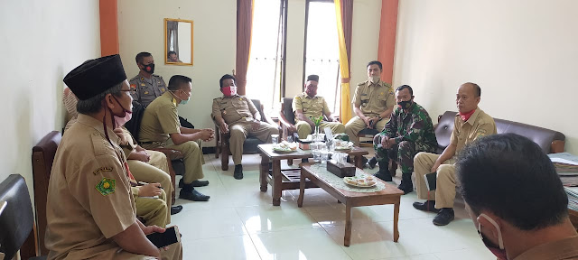 Rakor Muspika Jenar : Tata Cara Gelar Resepsi Pernikahan dengan Protokol Kesehatan di Era New Normal Rakor Muspika Jenar : Tata Cara Gelar Resepsi Pernikahan dengan Protokol Kesehatan di Era New Normal