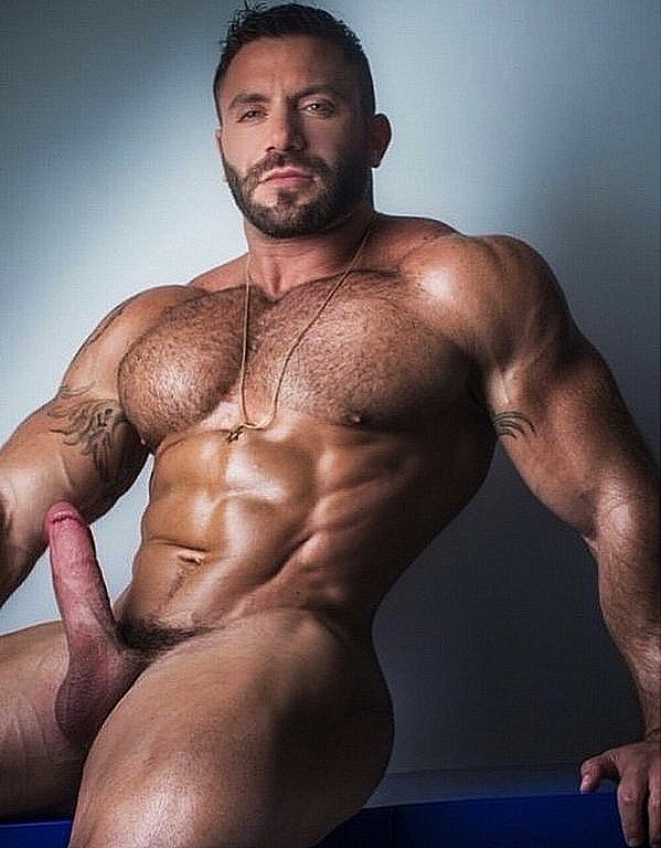 Nude muscle man with a ripped body