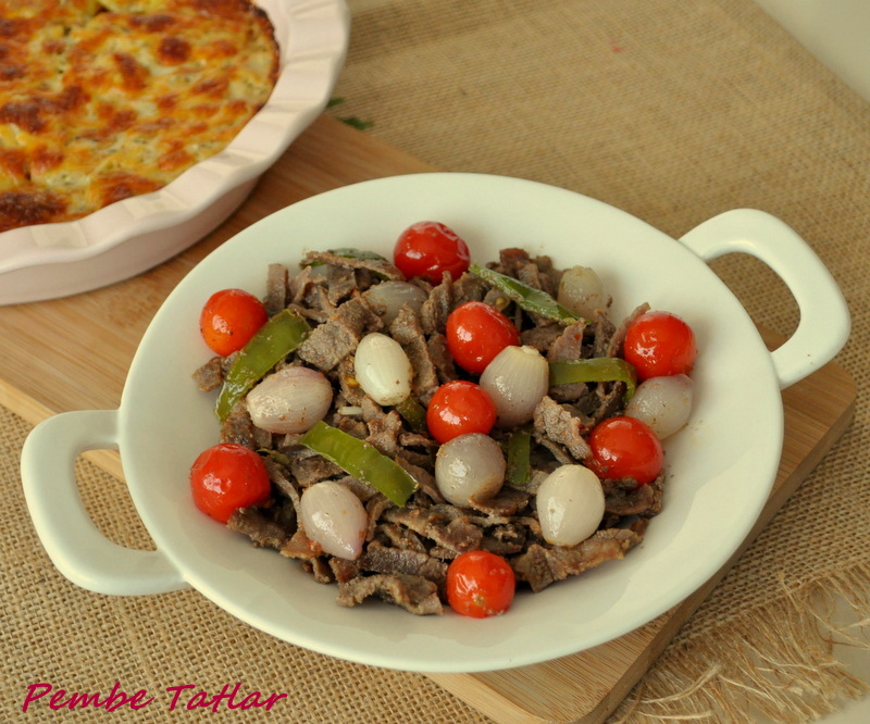 Pembe Tatlar Arpacık Soğanlı Et Sote