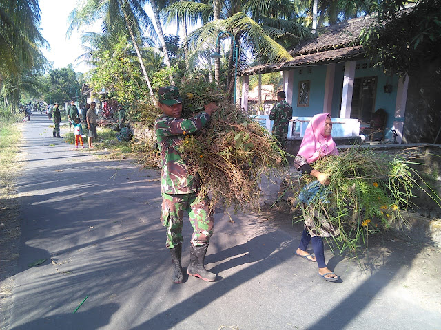Antusiasme PKK Desa Jimbung Bersihkan Jalan TMMD Reg 105 Kodim Klaten   