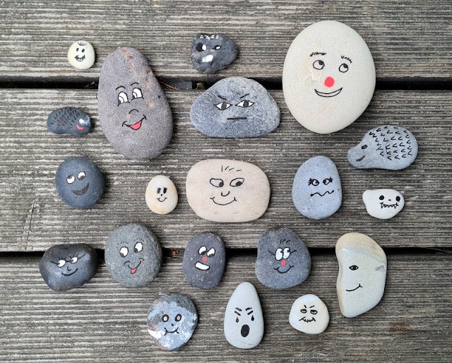 Steine mit Gesichtern bemalen: Eine einfache Anleitung & hilfreiche Tipps. Wir benutzen dünne und dicke Stifte zum Malen, dann gelingen die Gesichter sehr gut!