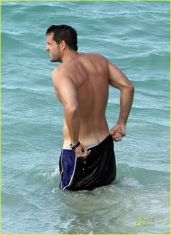 Generation Hunk Josh Hopkins Loses His Swimsuit And Shows -9518