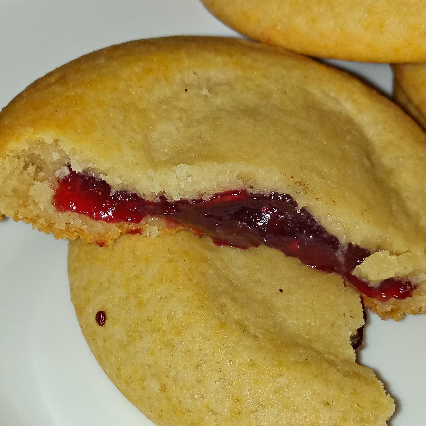 Supersupergirl's Food Reviews [Review] Filled cookies at ASDA