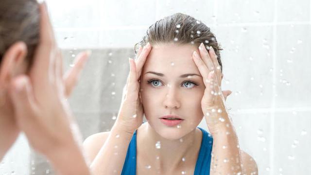 6 Rekomendasi Face Wash buat Remaja, Formula dan Harganya Ringan!