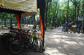 bersepeda gowes di kebun binatang ragunan nurul sufitri travel lifestyle blogger panasonic bianchi