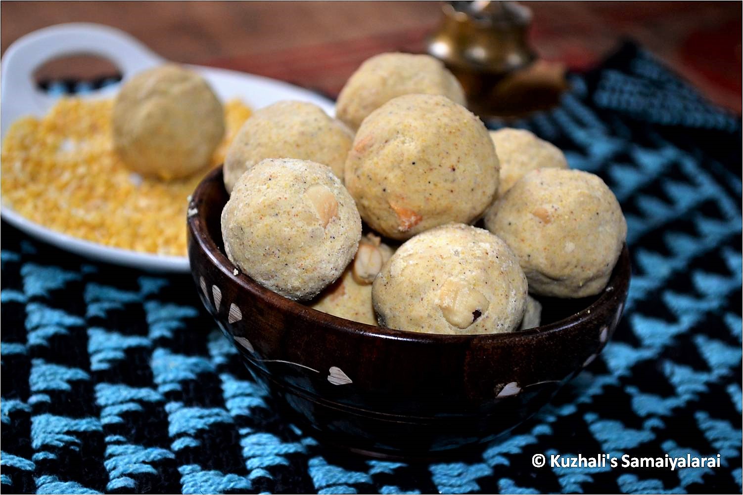 Pasi Paruppu Urundai KUZHALI'S SAMAIYALARAI: PAYATHAM PARUPPU (PASI PARUPPU) URUNDAI (MOONG
