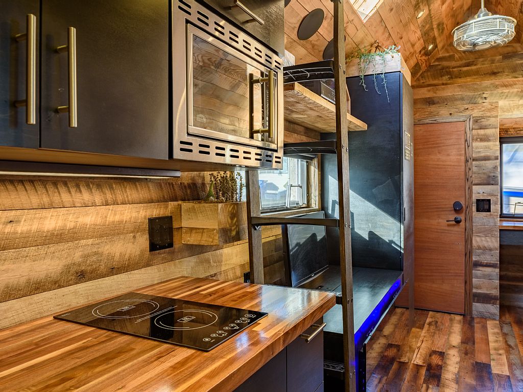 Tipsy the Tiny House (180 Sq Ft) [ TINY HOUSE TOWN ]