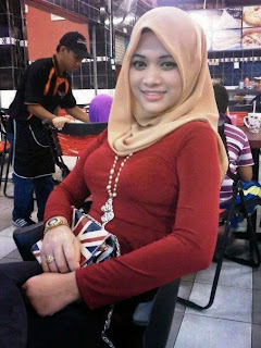 Foto Tante Janda Jilbab Hot | insyaf