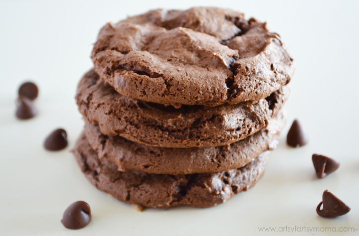 Double Chocolate Cake Mix Cookies at artsyfartsymama.com #cakemix #cookies #easyrecipes