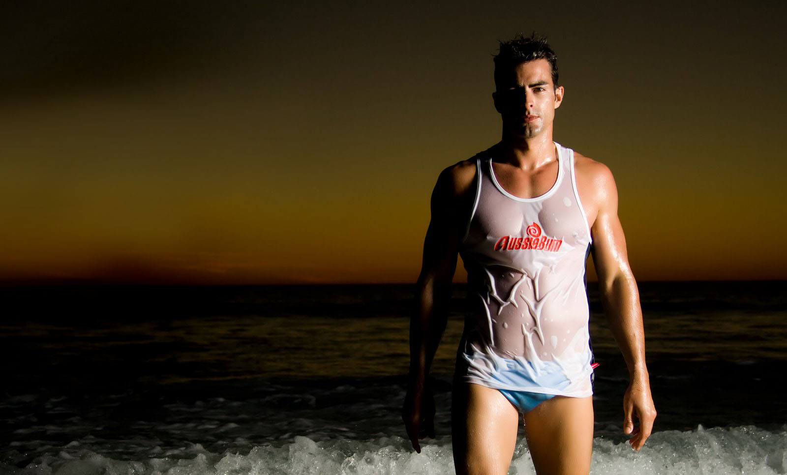 http://1.bp.blogspot.com/-L67iY0VmSik/Tbg5PjlLO7I/AAAAAAAAB-s/75Pda-39Peo/s1600/aussiebum_training_top_snowy_2650x1600px.jpg