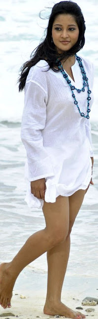 Ritu Barmecha Tollywood Actress Hot Thigh Pics At Beach 38