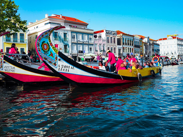 Jak dojechać z Porto do Aveiro? Jak dostać się z Porto do Costa Nova? To świetny pomysł na jednodniową wycieczkę z Porto: portugalska Wenecja - Aveiro i kolorowe domki w paski czyli Costa Nova.